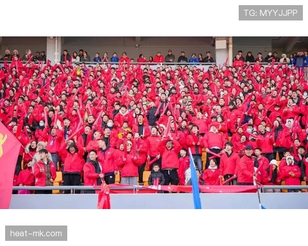 社交媒体互动升温球迷热情：球员线上交流如何点燃赛场激情