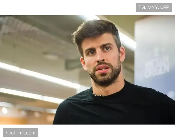 皮克退役后天天晒豪车游艇，这日子过得比顶流明星还嚣张